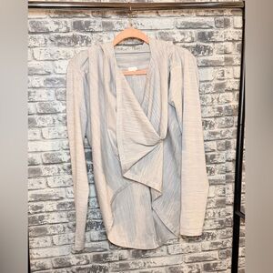 Zyia Active Haze Yoga Shawl Wrap Top Size Large Hooded Thumbholes Gray